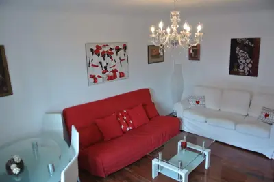 Image de Appartement neuf, central - 10min du centre ville, pas cher, WiFi, ascenseur, station de métro
