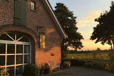 Image de Nouveau \/ Landhaus Grandma Muh avec 2 appartements exclusifs a. très grande propriété \/ près de Dangast