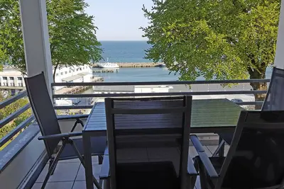 Image de 4 étoiles **** appartement avec vue panoramique - vue sur la mer, première rangée, Sassnitz à Ruegen