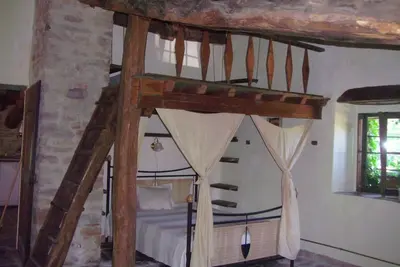 Image de 3 maisons en pierre avec piscine dans un emplacement unique - Maisonnette 5p (2f + 3k)
