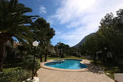 Image de maison climatisée avec piscine -  idéale vacances en famille - Wifi