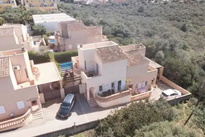 Image de Belle maison de vacances avec piscine privée, non loin de la plage, WiFi gratuit