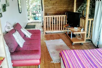 Image de Appartement avec flair, endroit calme, grand jardin directement Ă la forĂŞt / prairie, grand lac de baignade Ă 2 km,