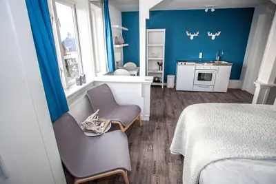 Image de Un studio lumineux dans un bel appartement à seulement 175m de la plage. Près de la plage
