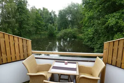 Image de Appartement moderne avec une vue magnifique sur l'étang