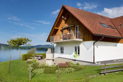 Image de Appartement confortable niché entre le lac et les montagnes