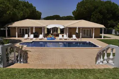 Image de Villa Leonardo \/ piscine privée \/ adaptée aux enfants \/ 8-10 couchages
