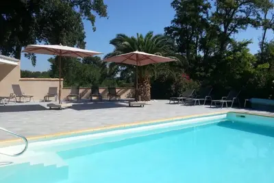 Image de gîte avec terrasse, Bbq, le charme de la campagne, idéal couple