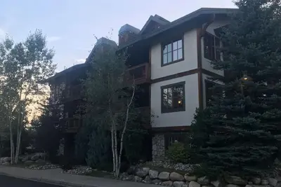 Image de Avalon Estates: The Pines at Orehouse Plaza