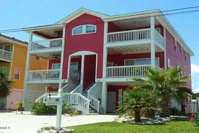 Caroline du BeachTownhouse court 2-1 / 2 pâtés de maisons de l'entrée de la plage