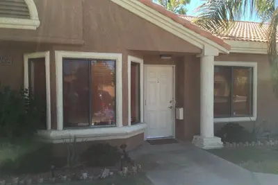 Image de Condo Royal Palms Desert - 2 chambres, 2 salles de bains, accessible en fauteuil roulant