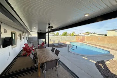 Image de Maison de la vieille ville de Scottsdale situé au centre avec piscine privée \/ patio