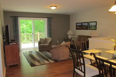 Image de 2 chambres, cuisine complète, salle à manger, salon, grande terrasse, jacuzzi - 8 couchages