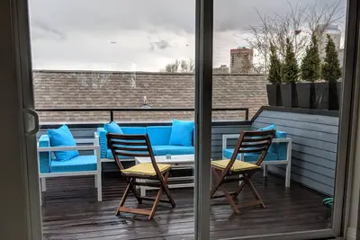 Image de Nouvelle maison de ville à 4 niveaux près du centre-ville
