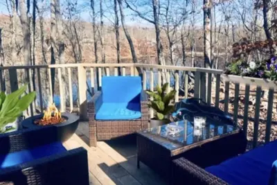 Image de Cozy 4br Water Front Cabin / home. Ski Camelback et Shawnee Poconos Mountains!