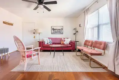 Image de Belle maison 5Bd2Ba à distance de marche Uab et resturants