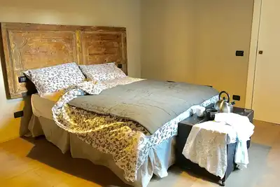Image de Appartement rénové récemment près de Duomo, Wi-Fi, A \/ C