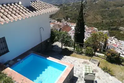 Image de Villa de campagne, près de Frigiliana, vues fantastiques, petite piscine privée.