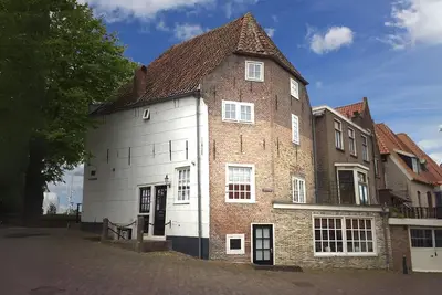 Image de Maison monumentale dans le vieux centre et sur le port. Emplacement unique et luxueux!