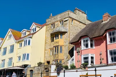 Image de Superbe maison d'art et d'artisanat classée en bord de mer de grade Ii à Lyme Regis