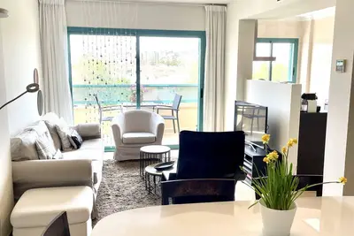 Image de Appartement ensoleillé près de la mer et golf avec grand terrasse privé