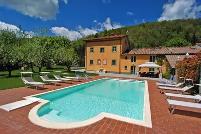Image de La charmante résidence d'un évêque du XVIIIe siècle, maintenant une villa confortable pour 10\/14 personnes avec espace bien-être