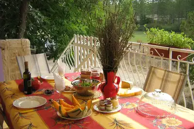 Image de Maison provençale de caractère classée 3***, jardin 6050m2 ; piscine au village