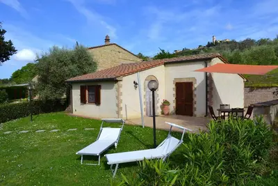 Image de Charmante maison individuelle pour 4 personnes avec vue imprenable près de la mer avec piscine