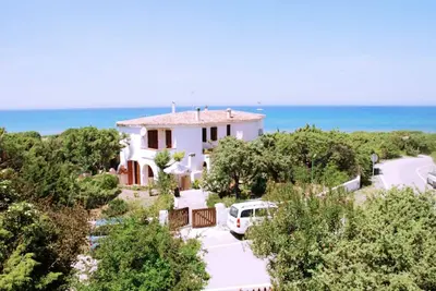 Image de Villa Eden Beach, pour 10 personnes, à 50 mètres de la plage, avec jardin