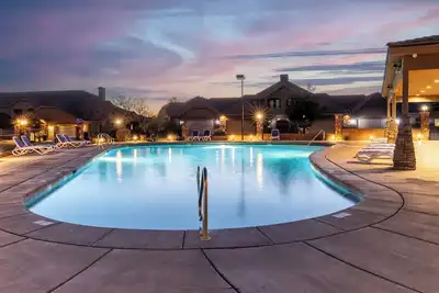 Image de Cuisine géniale! , 2 piscines chauffées, bain à remous, barbecue sur patio!