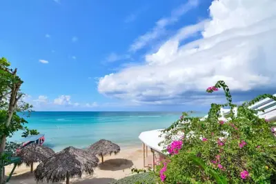 Image de Beach House Condos Maison Upper Reef - 7Mile Beach Jamaïque