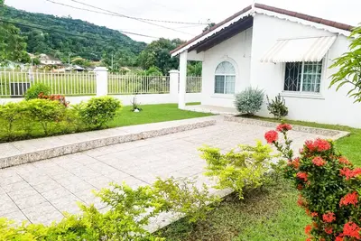 Image de Maison privée et confortable! !