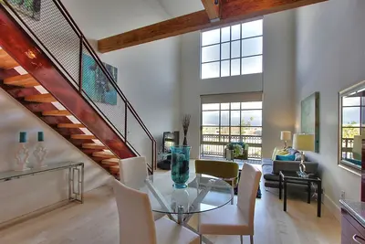 Image de Loft Exécutif Luxe Santana Row 2br \/ 1, 5bath