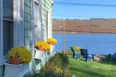 Image de Cottage House avec vue incroyable sur le lac