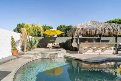 Image de ¡2 Blocks Away Parfait chez Coachella \/ Stagecoach Lux!