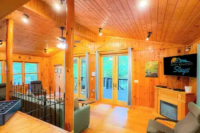 Image de Une cabine vraiment unique et isolée dans les Smokies!