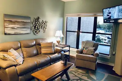 Image de La vue! 1br Condo Shelter Cove Marina