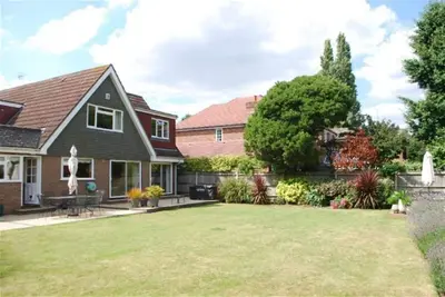 Image de Belle maison de 4 chambres à Londres à Twickenham - Parking privé. Jardin