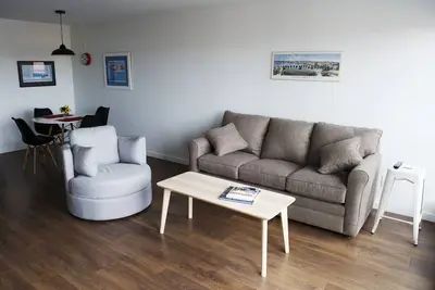 Image de Condo moderne 1 chambre. Tant de choses à explorer à portée de main.