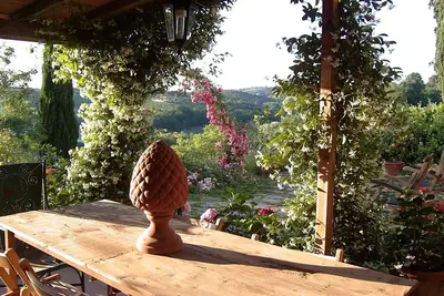 Image de sur les belles collines de Florence à seulement 15 km du centre de Florence