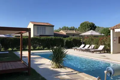 Image de Meublé de Tourisme classé 4* pour 2-3 personnes, piscine et vue sur le Luberon