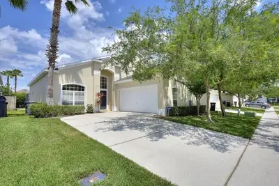 Image de 5 chambres villa Disney avec piscine privée, salle de jeux et ordinateur connecté à Internet