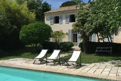 Ravissante bastide avec piscine à 10 minutes au Sud d'Aix-en-Provence