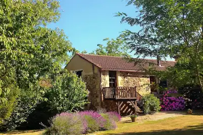 Image de Gîte avec grand jardin au coeur des sites du Périgord. 2 à 6 pers