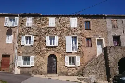 Image de hameau de Zitamboli 900m d'altitude et à 1heure de la mer randonnées escalade