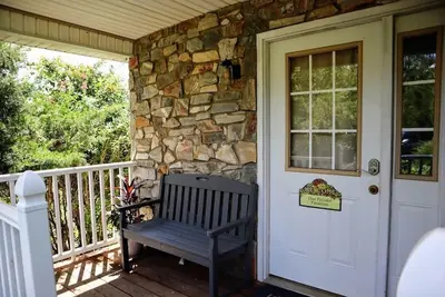 Image de Grand Cottage confortable avec une vue imprenable!
