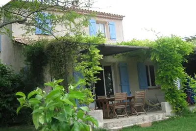 Image de Belle maison  spacieuse et calme au cœur de la Provence verte, vue dégagée
