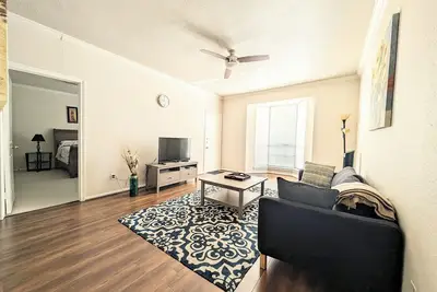 Image de Grand condo amoureux de M. d. Anderson / Rice / Nrg, avec commodités, tout à vous