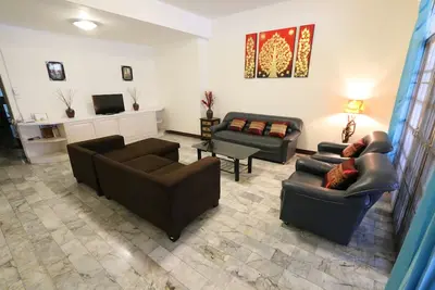** Deluxe Spacieux Ville Maison En Chiang Mai City -près Le Dimanche Soir Marche! **
