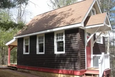 Image de The Cottage on Parkway Loop: Calme, confortable, pratique!